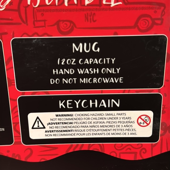 Friends The Television Series Collectors Bundle includes socks, mug & keychain - Picture 12 of 13